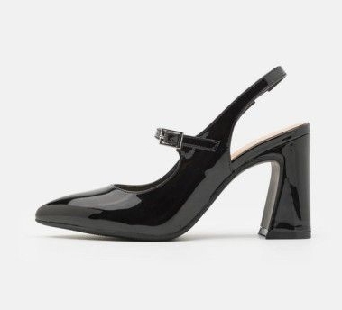 Anna Field Batai: Moteri&scaron;kumo ir Stilaus Harmonija